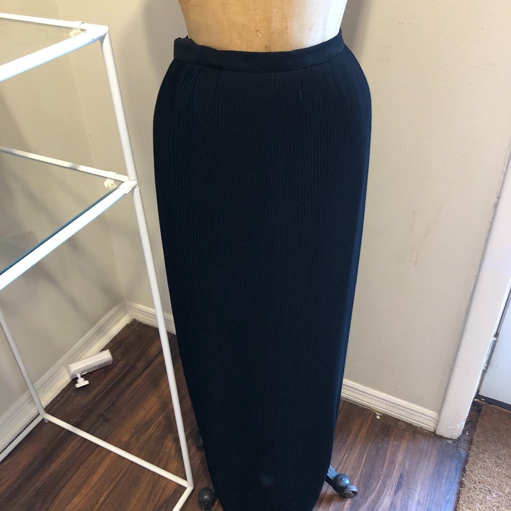 Long Black Accordion Skirt Size 2